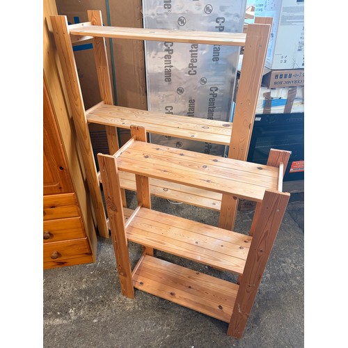 3076C - A four tier pine slatted storage unit and a three tier pine slatted storage unit