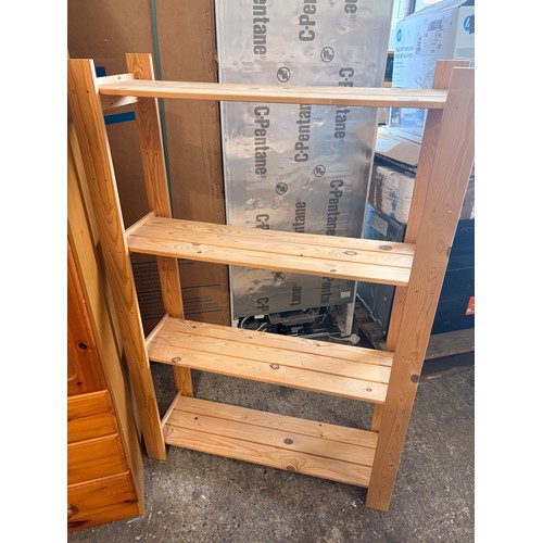 3076C - A four tier pine slatted storage unit and a three tier pine slatted storage unit