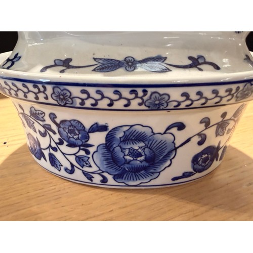 3083C - A blue and white egg holder in the form of a duck
