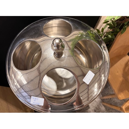 3083E - A chrome effect four bottle champagne holder