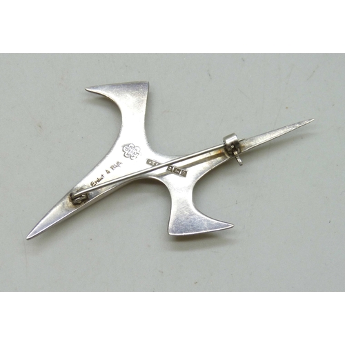 7005 - Ivan Tarrant, Ernest A Blyth, a silver Modernist design brooch, Birmingham, 1965, 6.8cm