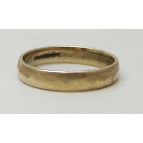7006 - A 9ct gold ring, 3g, R