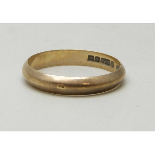 7013 - A 9ct gold ring, 1.8g, Q