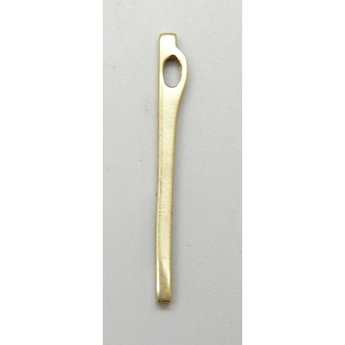 7016 - A 9ct gold pendant set with diamonds, 1.2g, 3.6cm