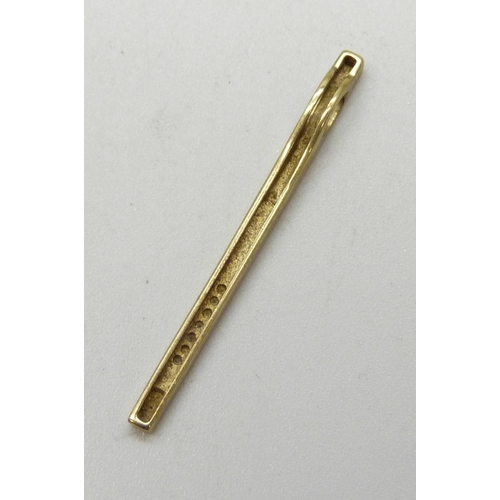 7016 - A 9ct gold pendant set with diamonds, 1.2g, 3.6cm