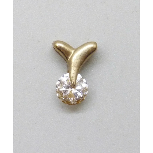 7018 - A yellow metal pendant, 1.2cm, on a 9ct gold chain, 1.4g