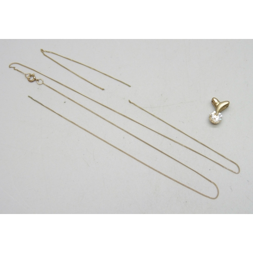 7018 - A yellow metal pendant, 1.2cm, on a 9ct gold chain, 1.4g