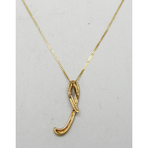 7019 - A 9ct gold pendant, 2.3cm, on a 9ct gold necklace chain, 2.2g total
