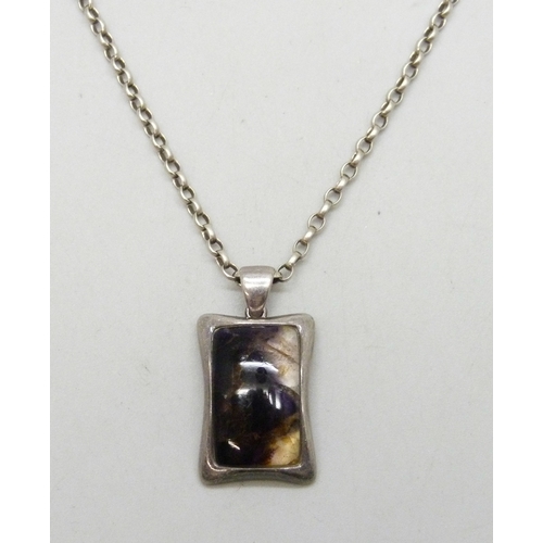7033 - A silver and Blue John pendant, 2.7cm including bail, on a white metal chain, clasp a/f, 10g total