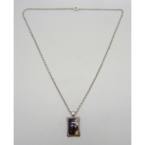 7033 - A silver and Blue John pendant, 2.7cm including bail, on a white metal chain, clasp a/f, 10g total