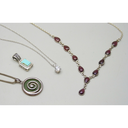 7040 - A collection of silver jewellery, box chain plated, 23g total