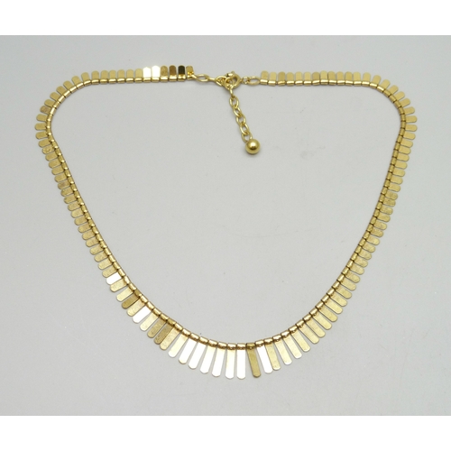 7043 - An Andreas Daub German rolled gold necklace, 44cm