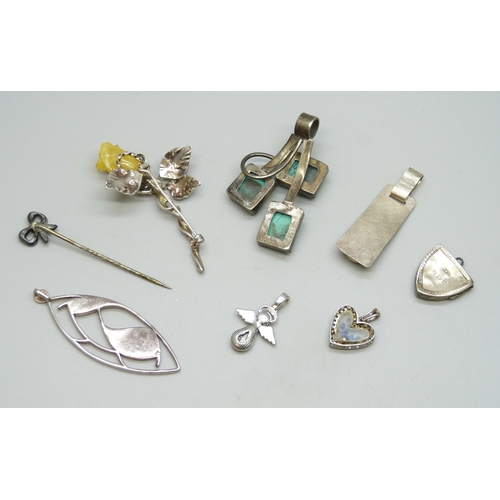 7047 - A collection of silver jewellery including a rose design brooch, 37g, a white metal lapis lazuli pen... 