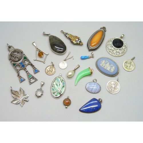 Lot 7052      