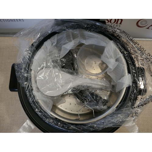 6012 - An Instant rice cooker and steamer (388-228) *This lot is subject to VAT