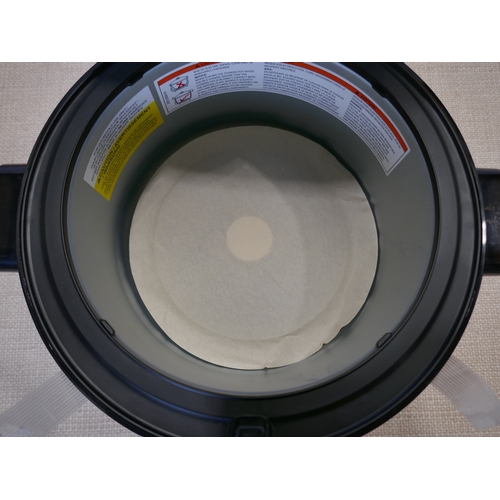 6012 - An Instant rice cooker and steamer (388-228) *This lot is subject to VAT