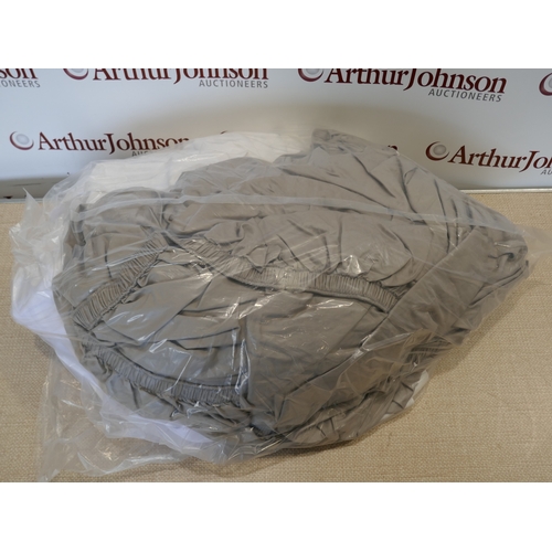 6023 - A quantity of Kirkland Signature king-size bedding, (388-515) *This lot is subject to VAT
