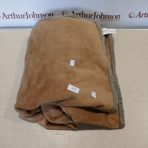 Lot 6033      