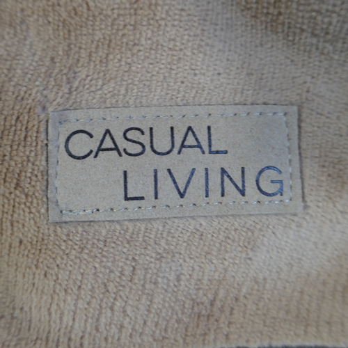 6033 - A Casual Living throw (388-512) *This lot is subject to VAT