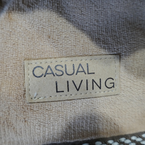 6034 - A Casual Living throw  (388-511) *This lot is subject to VAT