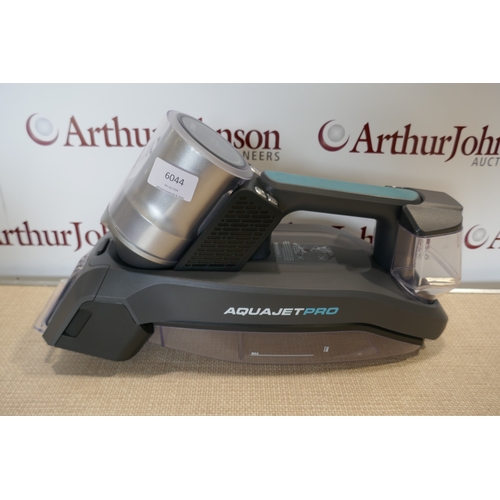 6044 - A Tower Aquajet Pro cordless handy spot cleaner *This lot is subject to VAT