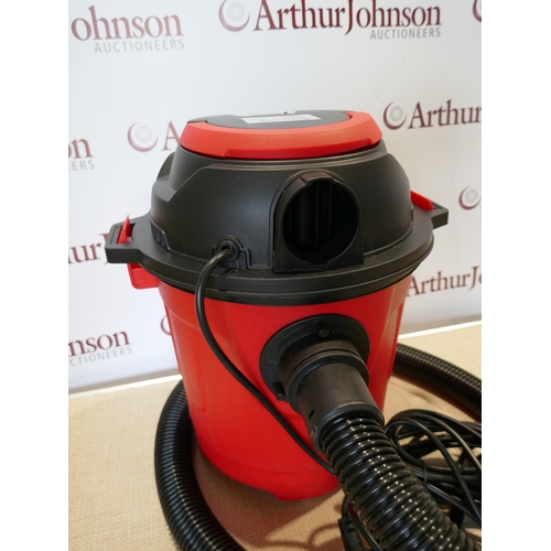6054 - A Daewoo wet and dry vacuum cleaner *This lot is subject to VAT