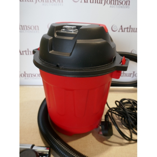 6054 - A Daewoo wet and dry vacuum cleaner *This lot is subject to VAT