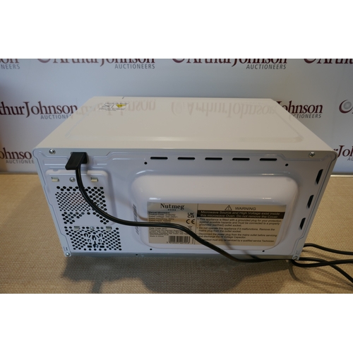 6055 - A Nutmeg microwave with 5 power levels and 30 minute timer *This lot is subject to VAT