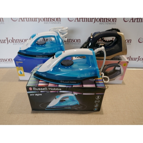 6066 - Three steam irons to include, Russel Hobbs and Beldray *This lot is subject to VAT