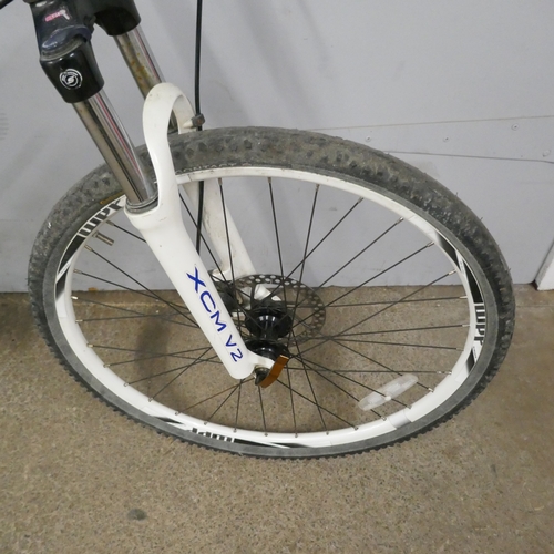 5039H - A Carrera Vulcan off-road Technical Innovation front suspension hardtail, aluminium framed mountain ... 