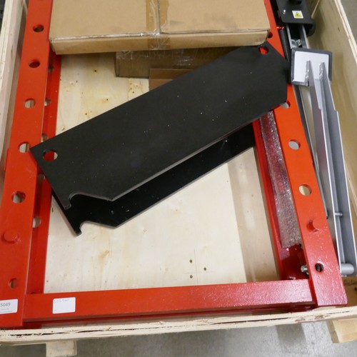5053 - A Clarke Strong-Arm CSA30FPB 30 tonne floor press with protective screen  * This lot is subject to V... 