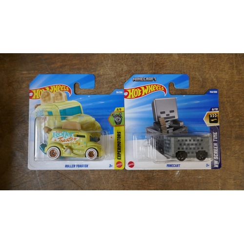 5001A - 25 assorted Mainline Hotwheels toy cars to include Lamborghini Miura, Minecraft Kart, Batmobiles, Pa... 