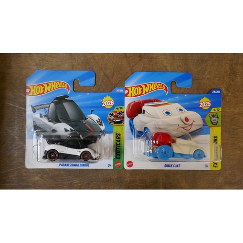 5001A - 25 assorted Mainline Hotwheels toy cars to include Lamborghini Miura, Minecraft Kart, Batmobiles, Pa... 