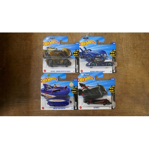 5001A - 25 assorted Mainline Hotwheels toy cars to include Lamborghini Miura, Minecraft Kart, Batmobiles, Pa... 