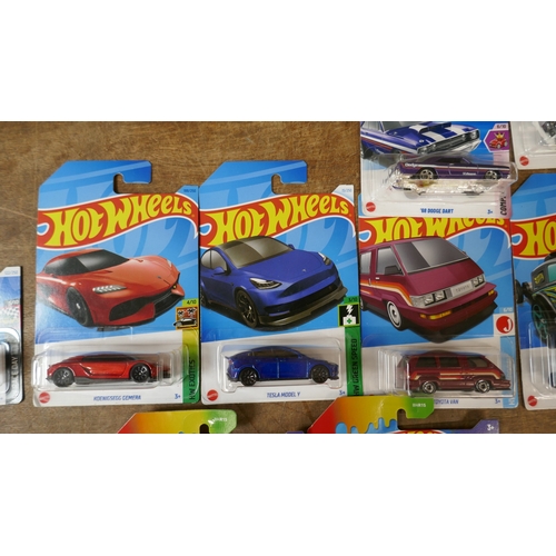 5001B - 12 Mainline Hotwheels Long Card toy cars, 6 Mainline Hotwheels Short Card toy cars and 2 Hotwheels 5... 