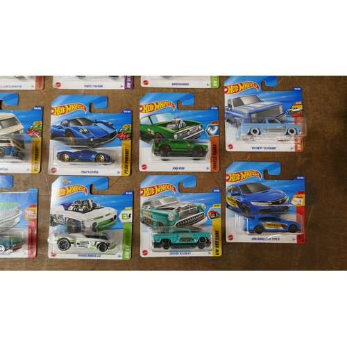 5001C - 29 Mainline Hotwheels toy cars to include Datsun 240Z, Mustang GT, Porsche 911 Cabriolet, Hi Roller ... 