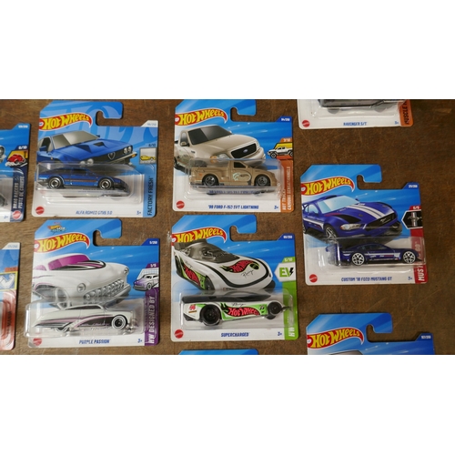 5001C - 29 Mainline Hotwheels toy cars to include Datsun 240Z, Mustang GT, Porsche 911 Cabriolet, Hi Roller ... 