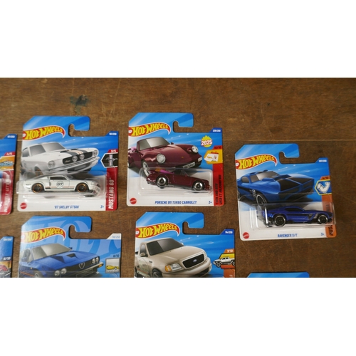 5001C - 29 Mainline Hotwheels toy cars to include Datsun 240Z, Mustang GT, Porsche 911 Cabriolet, Hi Roller ... 