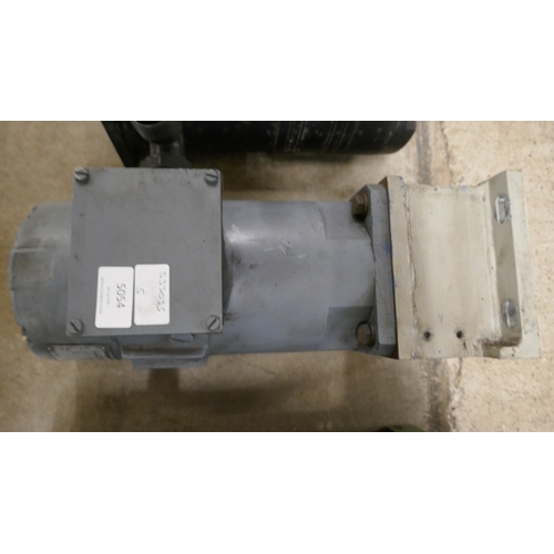 5054 - 3 Industrial electric motors  - Magnetics, Drive Ax, Electrometers Ltd  *This lot is subject to VAT