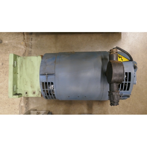 5054 - 3 Industrial electric motors  - Magnetics, Drive Ax, Electrometers Ltd  *This lot is subject to VAT
