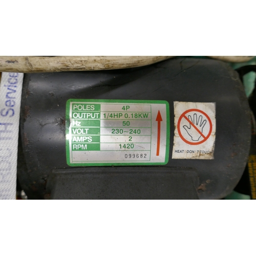 5055 - A Green Signode 230V heavy duty strapping machine - model TP201-CE **Failed PAT test due to earth co... 