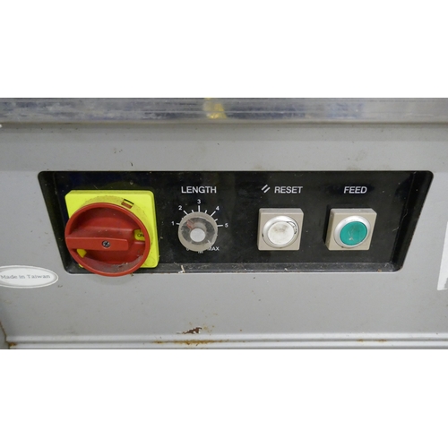 5056 - An Optimax heavy duty 230V strapping machine model TMS300  *This lot is subject to VAT