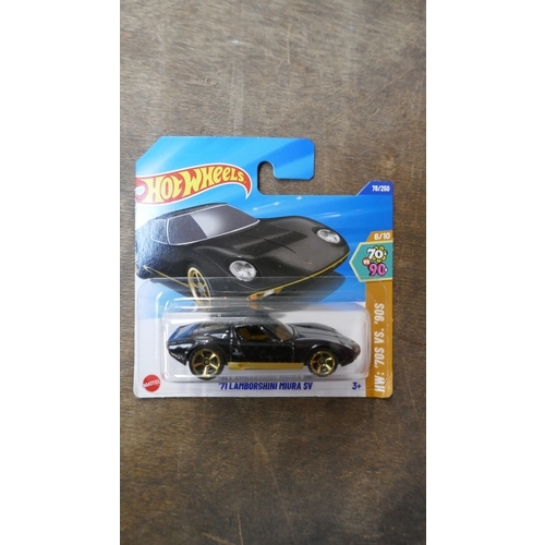 5001A - 25 assorted Mainline Hotwheels toy cars to include Lamborghini Miura, Minecraft Kart, Batmobiles, Pa... 