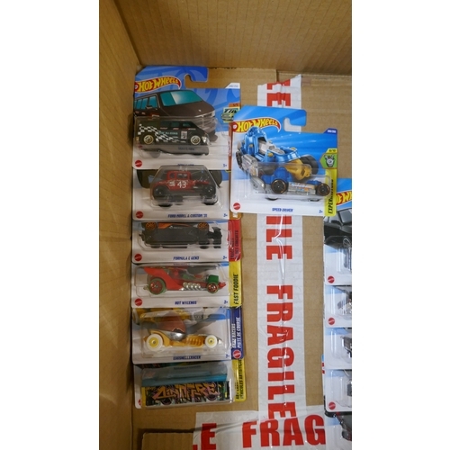 5001A - 25 assorted Mainline Hotwheels toy cars to include Lamborghini Miura, Minecraft Kart, Batmobiles, Pa... 