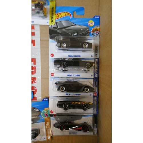 5001A - 25 assorted Mainline Hotwheels toy cars to include Lamborghini Miura, Minecraft Kart, Batmobiles, Pa... 