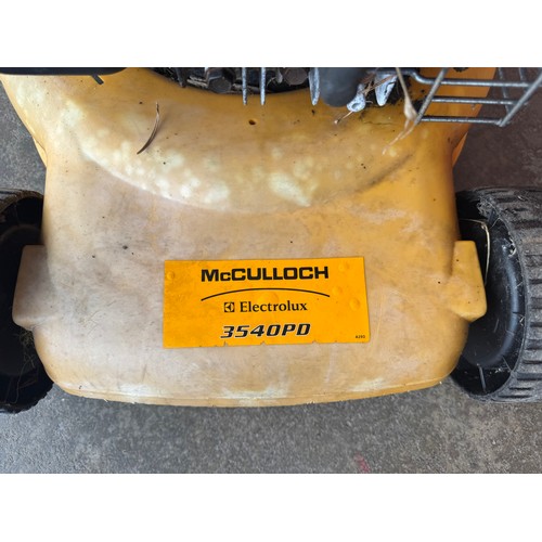 5054B - A McCulloch 354OPD 35 Classic petrol driven self-propelled lawnmower with a Briggs & Stratton engine... 