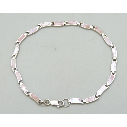 7057 - A silver and mother of pearl bracelet, 19.5cm