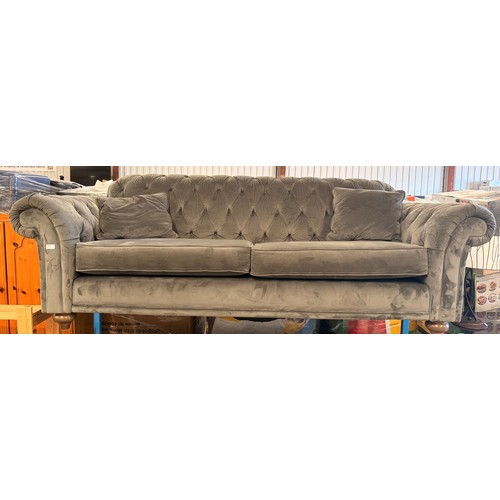 Lot 3040      