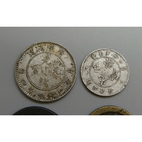 7026 - A collection of Chinese cash coins, and two silver Chinese coins (8g)