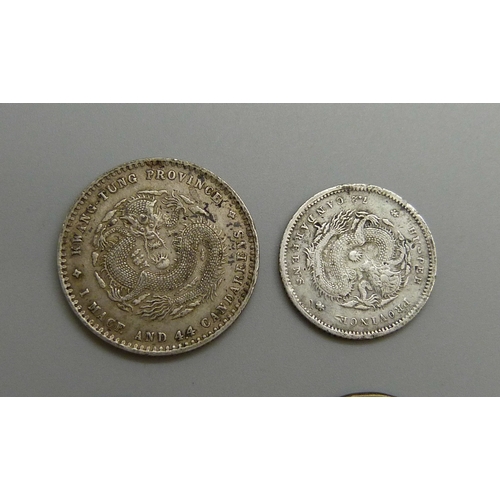 7026 - A collection of Chinese cash coins, and two silver Chinese coins (8g)